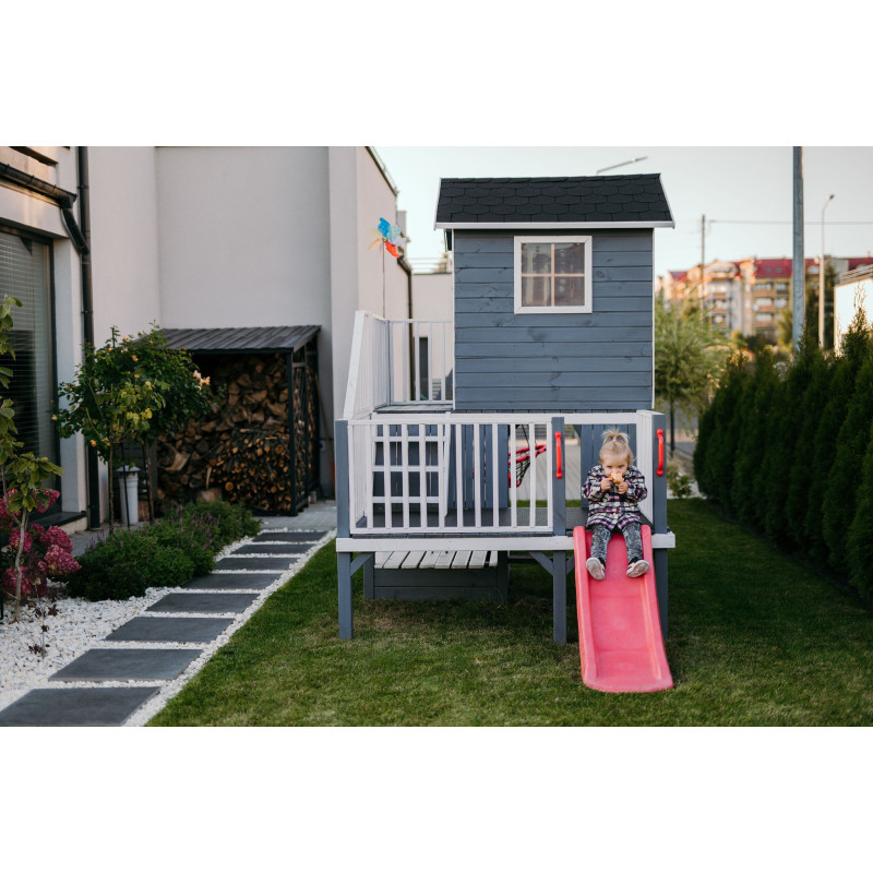 Drewniany Domek Hubert Z Dwoma Ślizgami Podwójną Huśtawką Z Platformą i Ślizgiem Oraz Ścianką Wspinaczkową