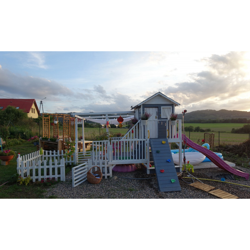 Drewniany Domek Hubert Z Pojedynczą Huśtawką Dwoma Ślizgami i Ścianką Wspinaczkową