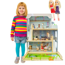 Drewniany domek dla lalek...