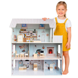 Drewniany domek dla lalek...