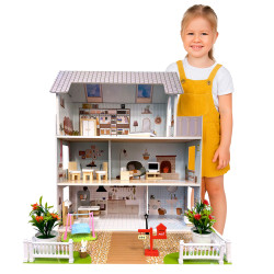 Drewniany domek dla lalek...