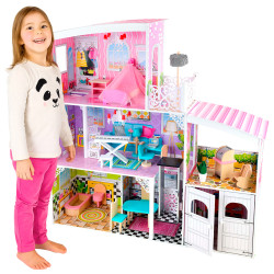 Drewniany domek dla lalek...